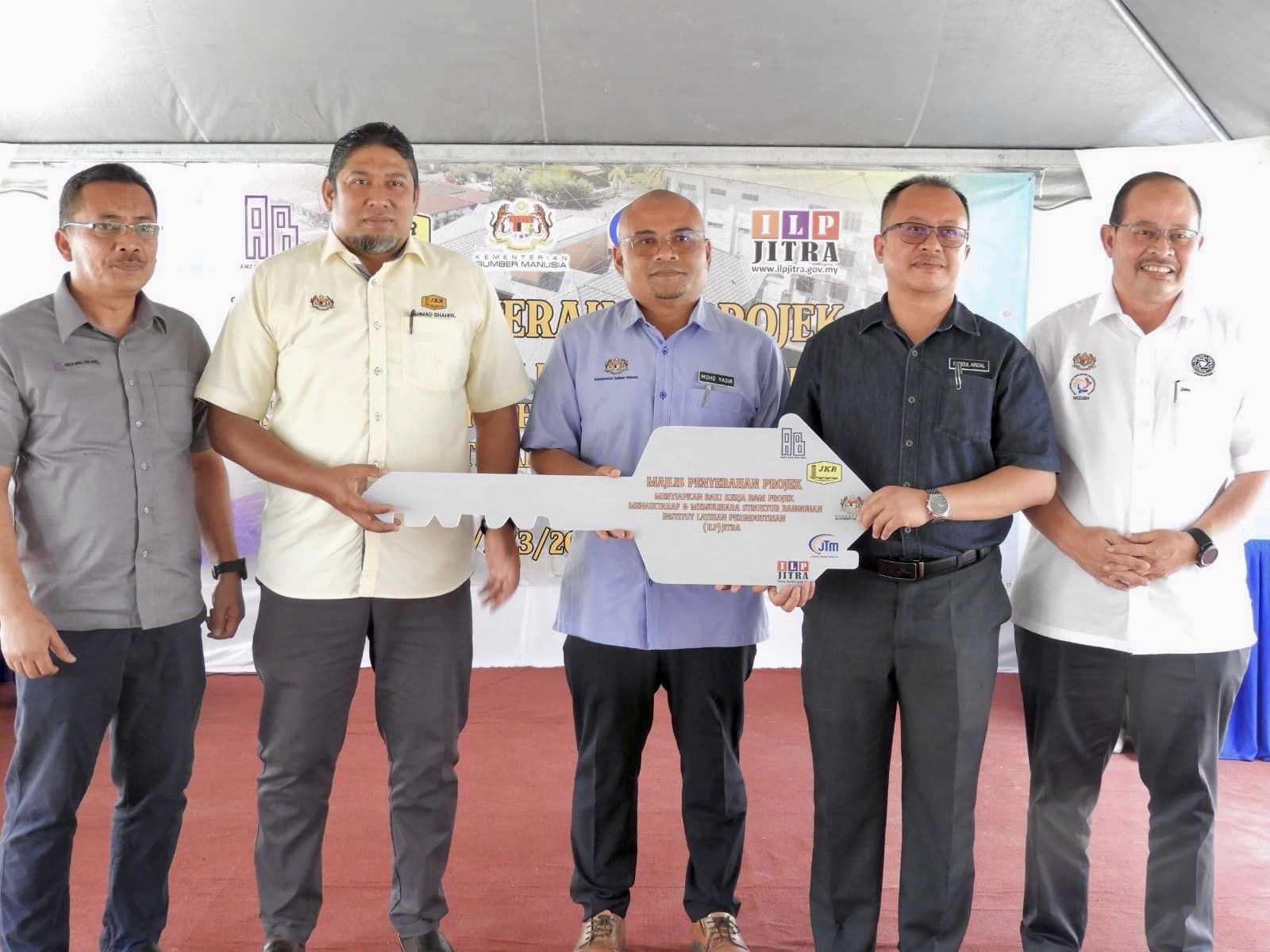 Read more about the article MAJLIS PENYERAHAN PROJEK MENYIAPKAN BAKI KERJA BAGI PROJEK MENAIKTARAF MEMULIHARA STRUKTUR BANGUNAN INSTITUT LATIHAN PERINDUSTRIAN (ILP) JITRA