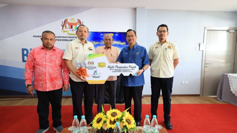 MAJLIS PENYERAHAN PROJEK KERJA-KERJA UBAH SUAI PEJABAT KEBAJIKAN MASYARAKAT DAERAH (PKMD) LANGKAWI, KEDAH DARUL AMAN