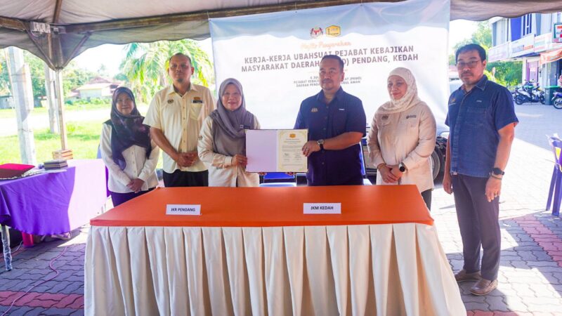MAJLIS PENYERAHAN KERJA-KERJA UBAHSUAI PEJABAT KEBAJIKAN MASYARAKAT DAERAH (PKMD) PENDANG KEDAH