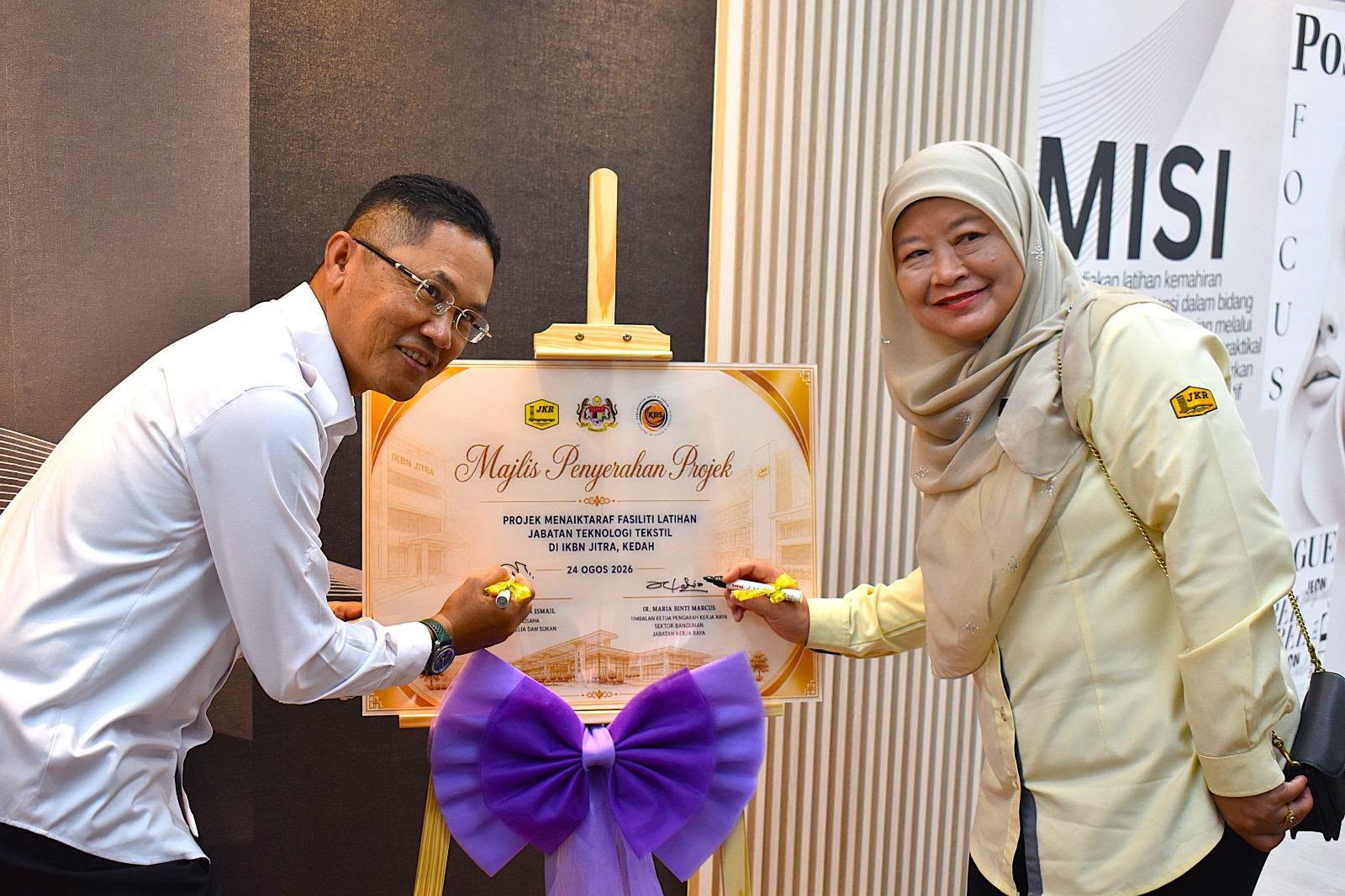 Read more about the article MAJLIS PENYERAHAN PROJEK MENAIKTARAF FASILITI LATIHAN JABATAN TEKNOLOGI TEKSTIL DI IKBN JITRA, KEDAH