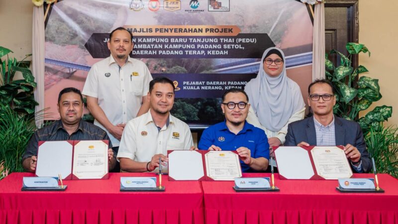 MAJLIS PENYERAHAN PROJEK JKR DAERAH PADANG TERAP / POKOK SENA